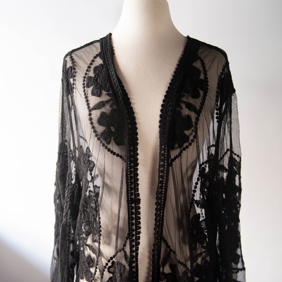 Francesca's Sheer Floral Boho Black Lace Ankle Length Cover Up Kimono - Picture 4 of 10